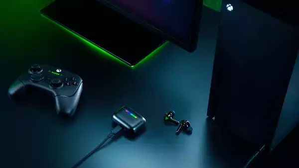 「Xbox、PlayStation対応のワイヤレスゲーミングイヤホン「Razer Hammerhead V3 X HyperSpeed」発表！」の画像