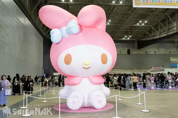 「「サンリオフェス2026 in みなとみらい」現地レポート！ガラポンにカプセルトイ、キャラクター付きのスイーツなど大盛況」の画像