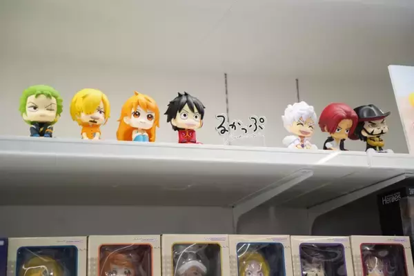 「オープン前の「ONE PIECE BASE SHOP」に潜入！見るだけでも楽しいこだわりの体験型リテール施設に500点以上の限定商品が並ぶ」の画像