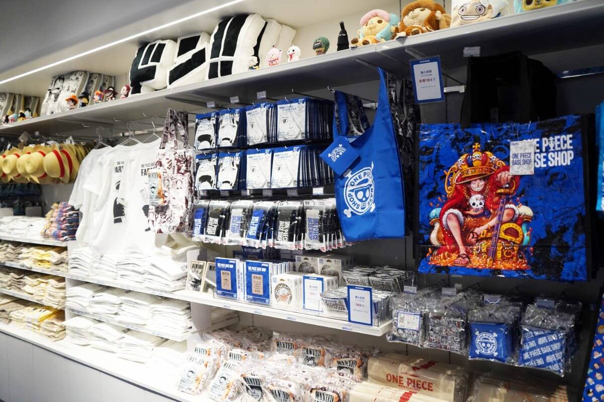オープン前の「ONE PIECE BASE SHOP」に潜入！見るだけでも楽しいこだわりの体験型リテール施設に500点以上の限定商品が並ぶ