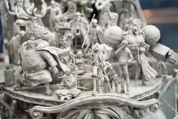 「オープン前の「ONE PIECE BASE SHOP」に潜入！見るだけでも楽しいこだわりの体験型リテール施設に500点以上の限定商品が並ぶ」の画像