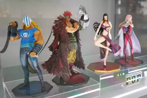 「オープン前の「ONE PIECE BASE SHOP」に潜入！見るだけでも楽しいこだわりの体験型リテール施設に500点以上の限定商品が並ぶ」の画像