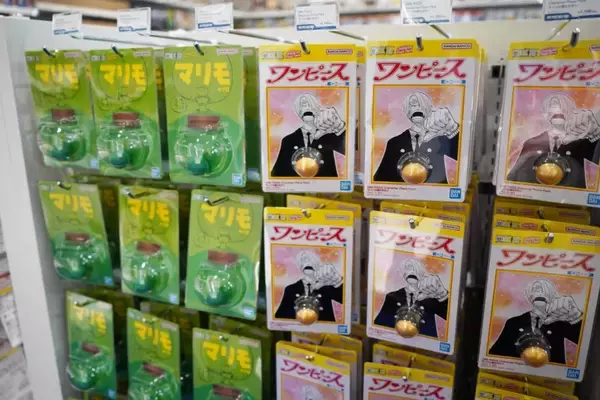 「オープン前の「ONE PIECE BASE SHOP」に潜入！見るだけでも楽しいこだわりの体験型リテール施設に500点以上の限定商品が並ぶ」の画像