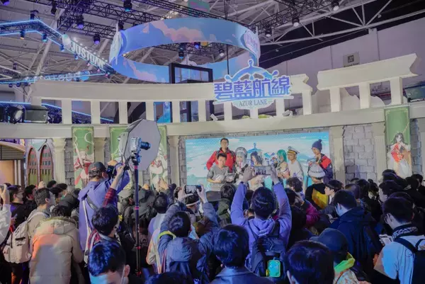 「【TGS2026】「アズールレーン」ブースレポート！美麗イラストのグッズや人気キャラのコスプレも」の画像