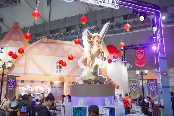 「【TGS2026】グラビティブースをフォトレポート！「RO仙境傳說：世界之旅」の試遊やグッズ、コスプレイヤーも！」の画像