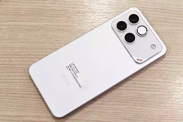 「10,000mAhバッテリーに空冷ファンや185Hzも！新たなゲーミングスマホ「HONOR WIN」レビュー」の画像