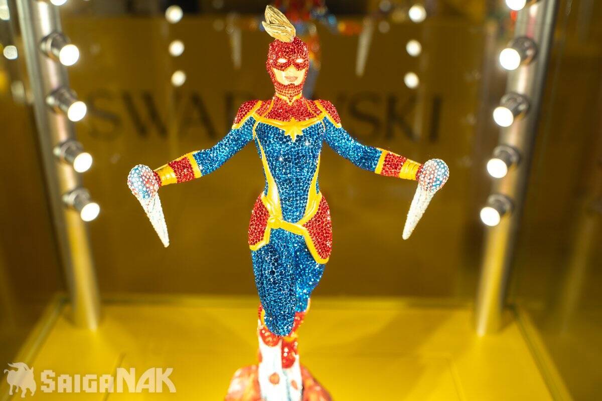 【ACGHK 2026】「Swarovski」ブースレポート！人気キャラクターの超美麗クリスタルフィギュアに目が釘付け