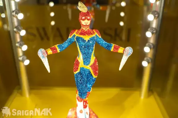 「【ACGHK 2026】「Swarovski」ブースレポート！人気キャラクターの超美麗クリスタルフィギュアに目が釘付け」の画像