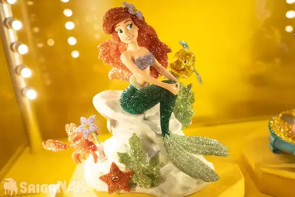 「【ACGHK 2026】「Swarovski」ブースレポート！人気キャラクターの超美麗クリスタルフィギュアに目が釘付け」の画像