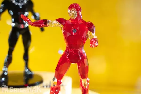 「【ACGHK 2026】「Swarovski」ブースレポート！人気キャラクターの超美麗クリスタルフィギュアに目が釘付け」の画像