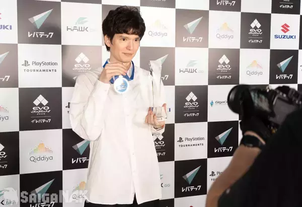 「【EVO Japan 2026】ヴァンパイアセイヴァー部門優勝のKaji選手 独占インタビュー「楽しさを伝えたかった」「どんなキャラでも最強になれる」」の画像