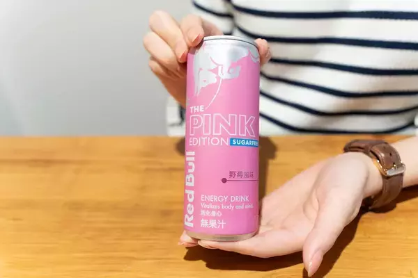 「「レッドブル・ピンクエディションシュガーフリー」をレビュー！野いちごで初夏を感じてみた」の画像