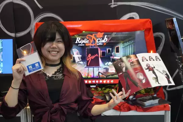 「【TGS2025】ゲーム制作だけじゃない！装飾やブースの設置なども手掛けた「北海道情報大学」情報メディア学部2年の山口さんと森川准教授にインタビュー」の画像