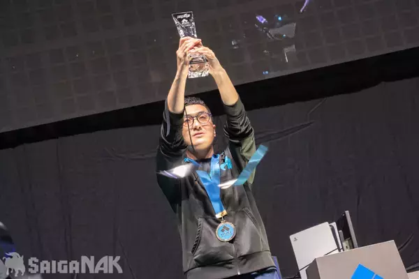 「【EVO Japan 2026】KOFXV部門優勝のM'選手インタビュー「何度も挫折」「SWCではLauyagamiにリベンジを」」の画像