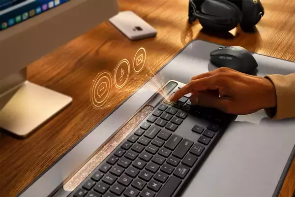 「ソーラー充電搭載のキーボード「Signature Slim Solar+ K980」が11月27日発売！充電を気にせず半永久的に使える」の画像