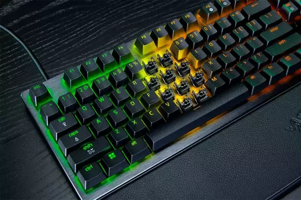 「Razer史上最も高度なeスポーツ向けゲーミングキーボード「Razer Huntsman V3 Pro 8KHz」シリーズが発表！」の画像