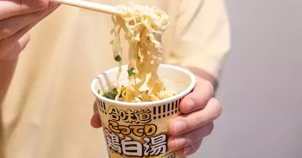 香港で販売されているカップヌードル「合味道 京都鶏白湯味」をレビュー！香り高いクリーミーなスープを味わう