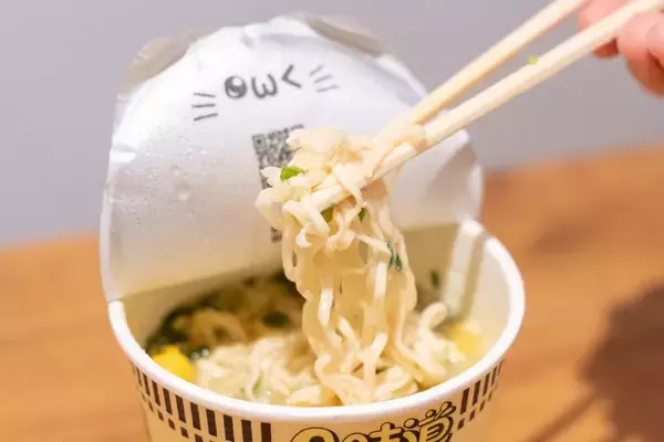 「香港で販売されているカップヌードル「合味道 京都鶏白湯味」をレビュー！香り高いクリーミーなスープを味わう」の画像