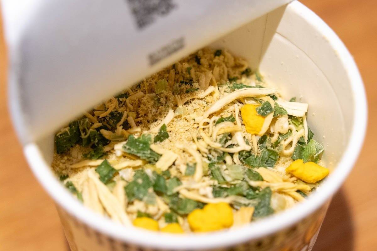 香港で販売されているカップヌードル「合味道 京都鶏白湯味」をレビュー！香り高いクリーミーなスープを味わう