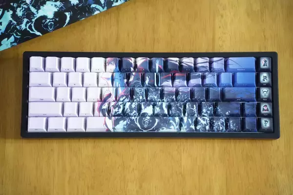 「「AMICIS」×「俺だけレベルアップな件」コラボのゲーミングキーボードとマウスパッドをレビュー！最高峰のスペックとデザインでレベルアップを目指せ」の画像