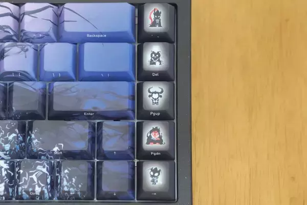 「「AMICIS」×「俺だけレベルアップな件」コラボのゲーミングキーボードとマウスパッドをレビュー！最高峰のスペックとデザインでレベルアップを目指せ」の画像