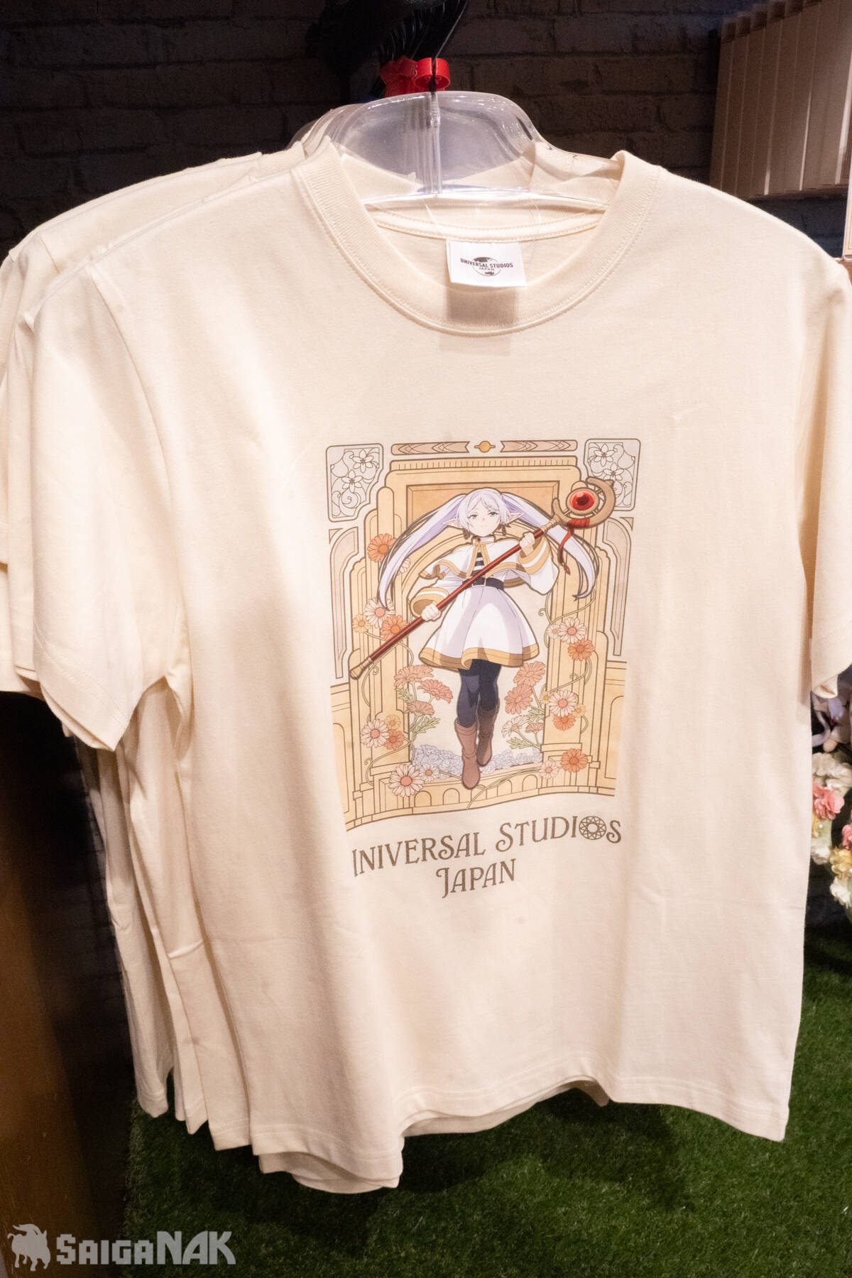 USJ × 葬送のフリーレンコラボショップレポート！全29種のエモすぎるグッズは1月11日まで販売