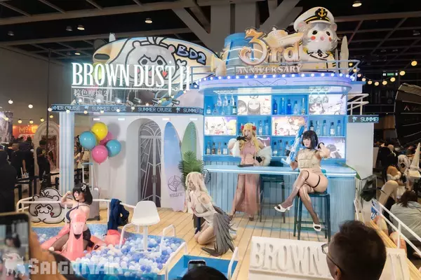 「【ACGHK 2026】アドベンチャーRPG「ブラウンダスト2」ブースフォトレポート！豪華コスプレイヤーたちのファンサービスも堪能」の画像