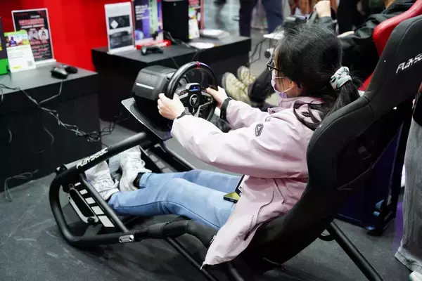 「【TPG2026】コントローラーを広く展開する「HORI」と高性能SSDが強い「サンディスク」のブースをレポート」の画像