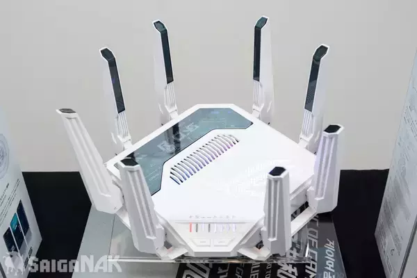 「ROGの世界初AIコア搭載ルーター「ROG Rapture GT-BE19000AI」お披露目！対話でネットワーク設定も可能」の画像