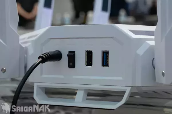 「ROGの世界初AIコア搭載ルーター「ROG Rapture GT-BE19000AI」お披露目！対話でネットワーク設定も可能」の画像