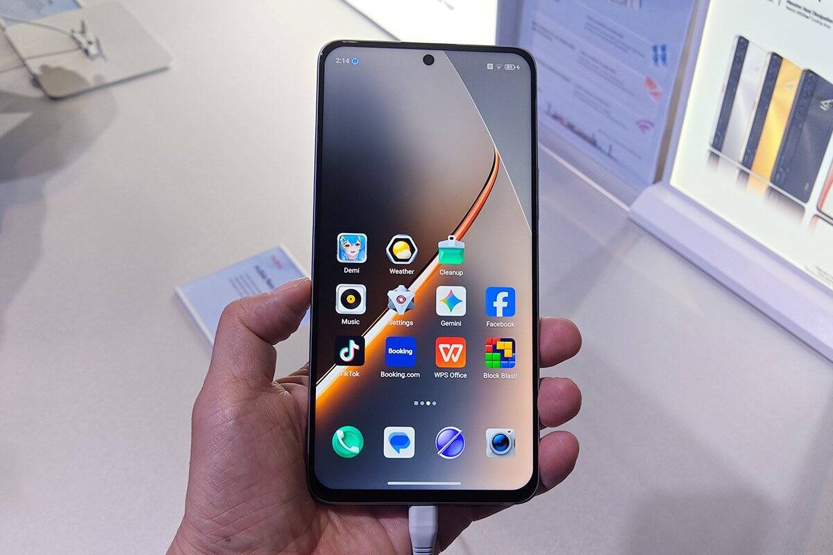 nubiaがMWCで「Neo 5 GT」など新ゲーミングスマホを発表！VOCALOID「洛天依(Luo Tianyi)」モデルも展示