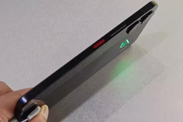 「nubiaがMWCで「Neo 5 GT」など新ゲーミングスマホを発表！VOCALOID「洛天依(Luo Tianyi)」モデルも展示」の画像