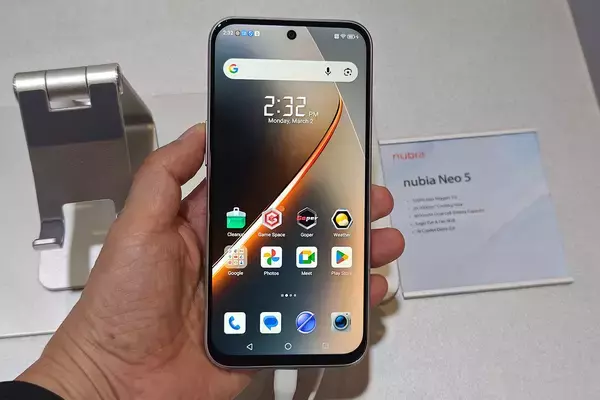 「nubiaがMWCで「Neo 5 GT」など新ゲーミングスマホを発表！VOCALOID「洛天依(Luo Tianyi)」モデルも展示」の画像