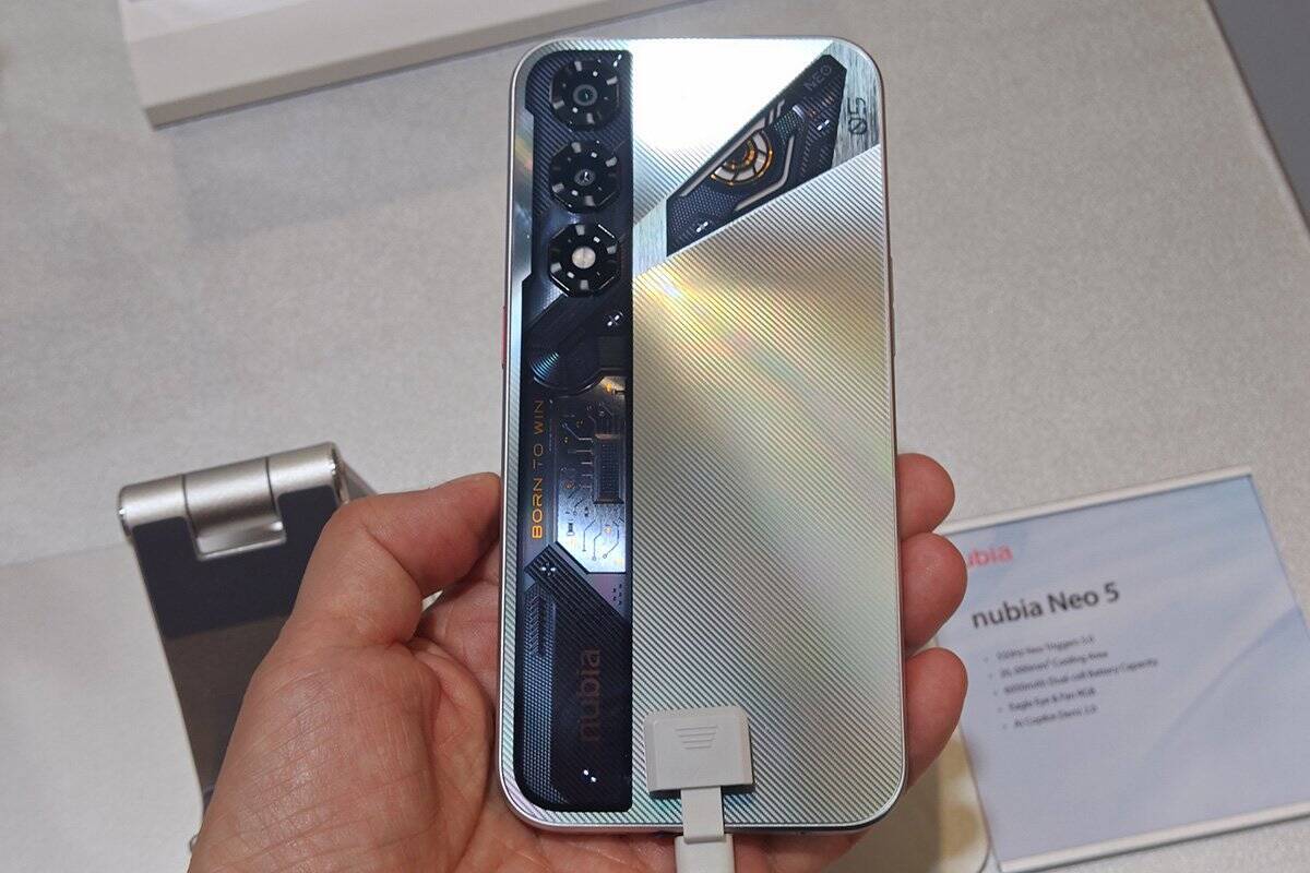 nubiaがMWCで「Neo 5 GT」など新ゲーミングスマホを発表！VOCALOID「洛天依(Luo Tianyi)」モデルも展示