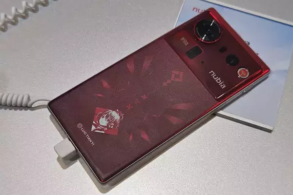 「nubiaがMWCで「Neo 5 GT」など新ゲーミングスマホを発表！VOCALOID「洛天依(Luo Tianyi)」モデルも展示」の画像