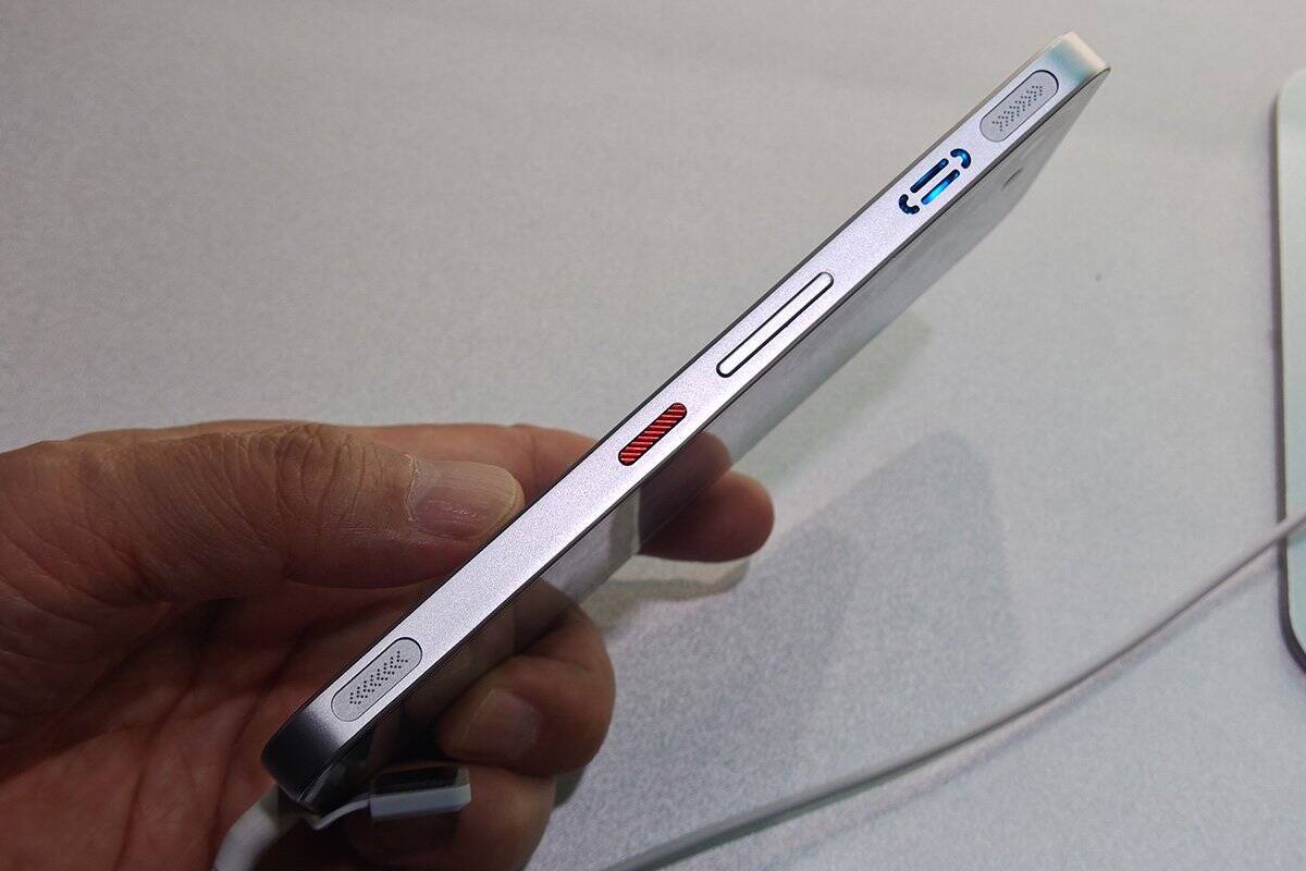 nubiaがMWCで「Neo 5 GT」など新ゲーミングスマホを発表！VOCALOID「洛天依(Luo Tianyi)」モデルも展示