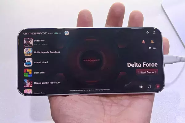 「nubiaがMWCで「Neo 5 GT」など新ゲーミングスマホを発表！VOCALOID「洛天依(Luo Tianyi)」モデルも展示」の画像