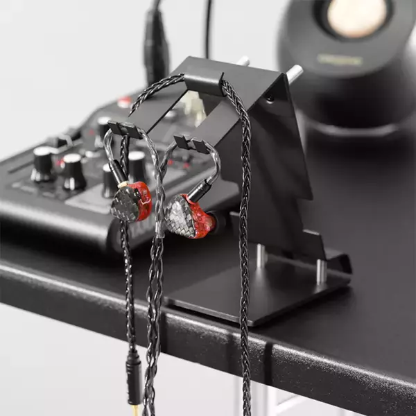 「有線イヤホンの「脱ぎっぱなし」を卒業！Bauhutteが「イヤホンスタンド BHS-ES130」を発売！」の画像