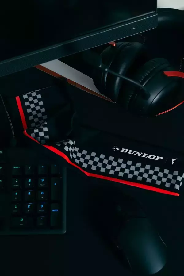 「「FENNEL」と「DUNLOP」のコラボアームサポーターが9月中旬発売！観戦や普段使いでも着用できるデザイン」の画像