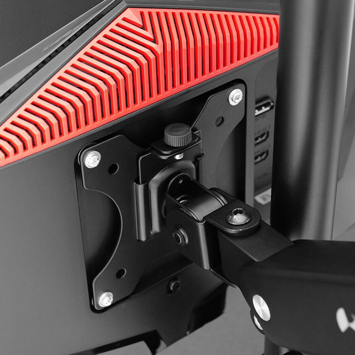 バウヒュッテから3画面対応の「ロングモニターアームMS BMA-2MS」が発売！ゴロ寝でのマルチディスプレイ環境を構築できる