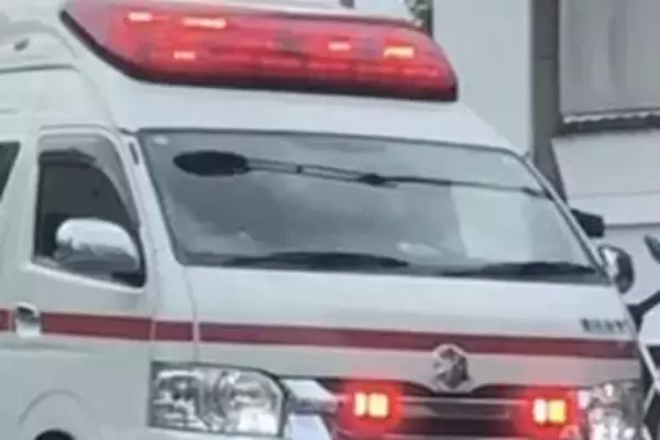 16歳女性ら負傷…バスに乗車中、対向車ぶつかる　夕方に片側1車線の道路で　男女4人を救急搬送　対向車の車は男性が運転、直進中はみ出して衝突