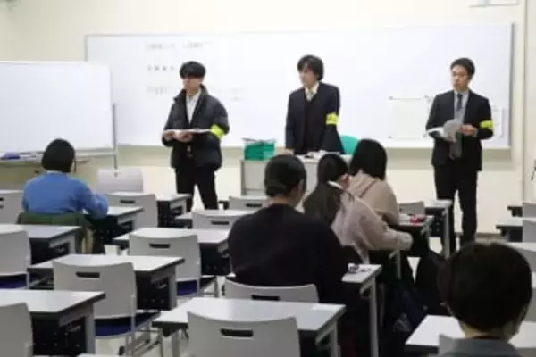 前日の大規模運転見合わせ影響も…時間に余裕を持って会場へ　大学入学共通テスト始まる　埼玉県内では2万7千人が出願　今年からオンラインに変更、受験生が自分でダウンロードした受験票を持参