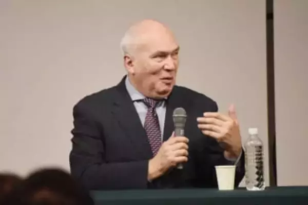 モーリー・ロバートソンさん死去　食道がん、63歳　「青天を衝け」に出演、埼玉・深谷“お札サミット”で語る