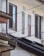 怖い…寝る会社役員夫、自宅で襲われる　深夜に複数人が部屋に入って暴行、現金を強奪　妻は無事　向かいの家の住人ら「寝ていて全く分からなかった」「外で話し声がうるさかったが、悲鳴は聞こえなかった」