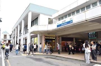 TDLへ乗り換えなし！JR武蔵野線の新秋津駅―西武池袋線の秋津駅、間に連絡通路が誕生へ　改札を出ず、移動が4～5分短縮　今ラッシュ時は混雑、あふれた人が車と近距離　2030年代前半に供用開始か　周辺で懸念も