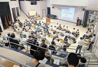 埼玉の公私立高校19校が参加　宮代で合同の学校説明会　中学生と保護者を対象　特色や教育方針…一度で複数の学校を比較　塾関係者でつくる会が主催「偏差値だけではなく、自分に合った学校を見つけて」