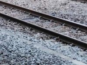 西武新宿線で人身事故　男性死亡…特急にはねられる　朝の駅構内で　最大1時間遅れ、約2万4千人に影響【鉄道情報】