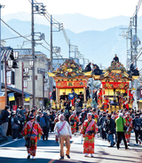 秩父に響く祭りの音色…日本三大曳山の「秩父夜祭」宵宮、夜まで活気　きょう大祭　絹市、屋台芝居、花火も