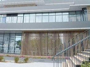 女性死亡…越谷市、遺族と和解へ　市立病院でがん治療　肺に異常が出た場合は投薬を中止する薬、肺に症状出た後も継続…投薬の注意義務を怠ったことは認めていた　地裁が和解勧告　市、議会の承認得て応じる方針