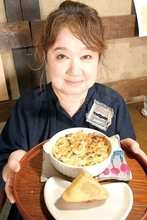 ご当地グルメの進化系　埼玉・本庄　納豆ピザライスを油揚げで包んだ新名物「ピなり」誕生　片手で食べられるテイクアウト向け　1個180円で販売